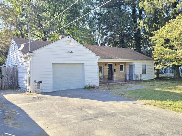 807 N Main Street , Anna, IL 62906