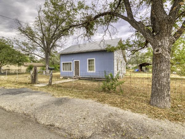 817/819 W Cargile, Uvalde, TX 78801
