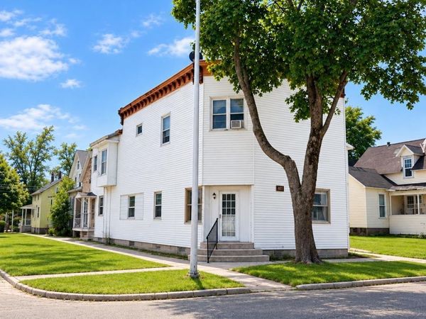 801 S 1st Avenue, Escanaba, MI 49829