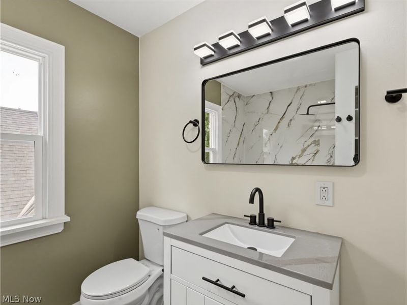 18104 Hiller Avenue, Cleveland, OH 44119 Photo 17