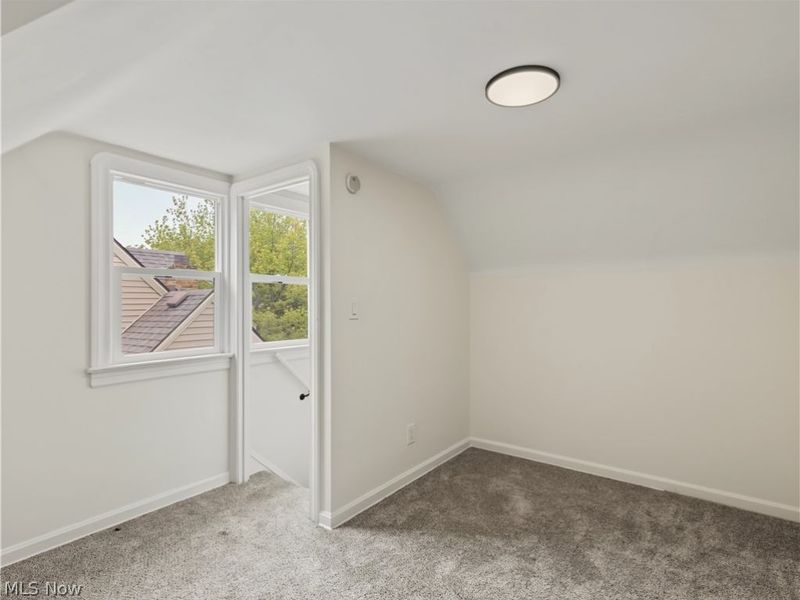 18104 Hiller Avenue, Cleveland, OH 44119 Photo 18