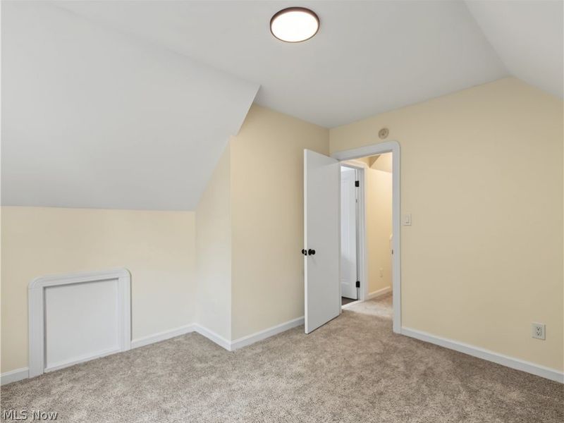 18104 Hiller Avenue, Cleveland, OH 44119 Photo 21