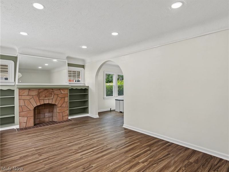 18104 Hiller Avenue, Cleveland, OH 44119 Photo 4