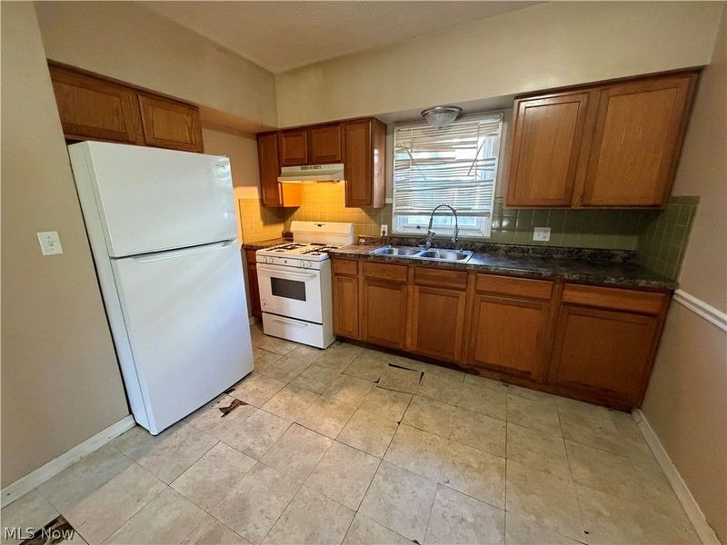 1218 Mcintosh Avenue, Akron, OH 44314 Photo 7