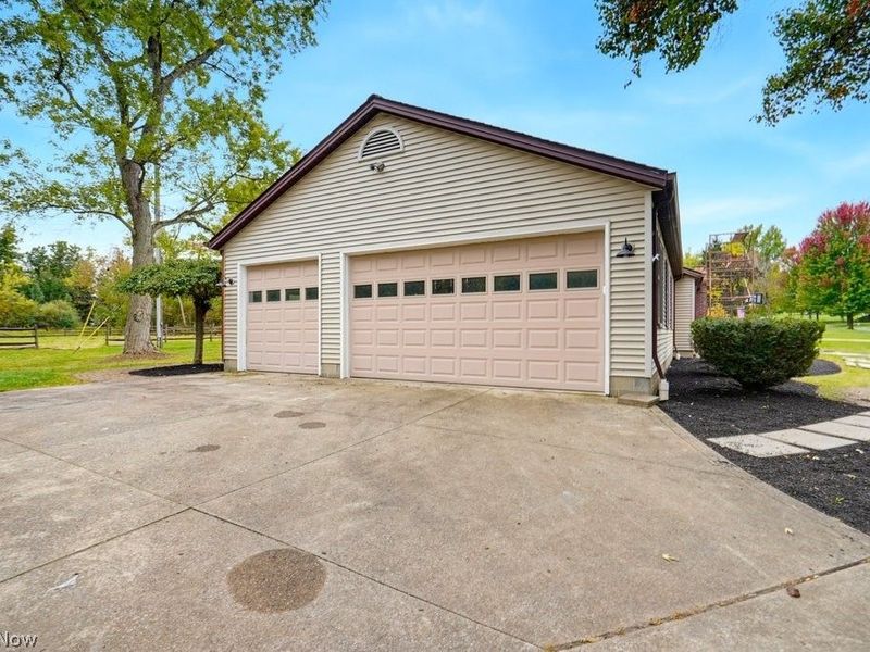 6907 Elmwood Drive, Solon, OH 44139 Photo 2