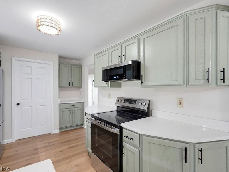 6907 Elmwood Drive, Solon, OH 44139 Photo 7