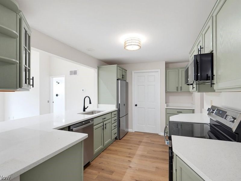 6907 Elmwood Drive, Solon, OH 44139 Photo 8