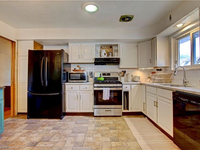 22095 Sandy Lane, Fairview Park, OH 44126 Photo 7