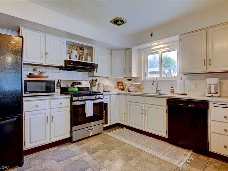 22095 Sandy Lane, Fairview Park, OH 44126 Photo 8