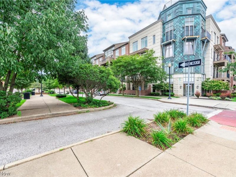 16800 Van Aken Boulevard, Unit 410, Shaker Heights, OH 44120 Photo 2