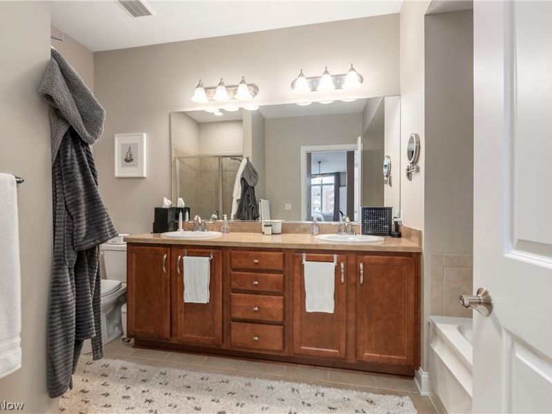 16800 Van Aken Boulevard, Unit 410, Shaker Heights, OH 44120 Photo 28