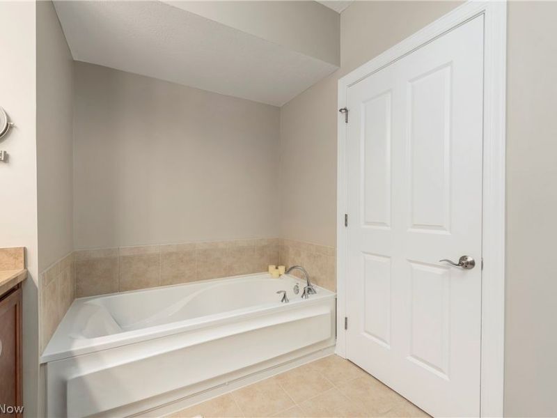 16800 Van Aken Boulevard, Unit 410, Shaker Heights, OH 44120 Photo 30