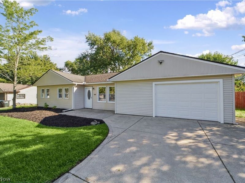 3702 Laurel Road, Brunswick, OH 44212 Photo 2