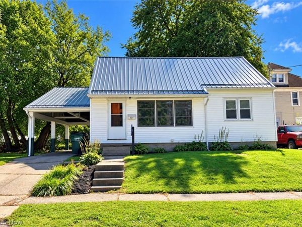 321 Elm Street , Coshocton, OH 43812