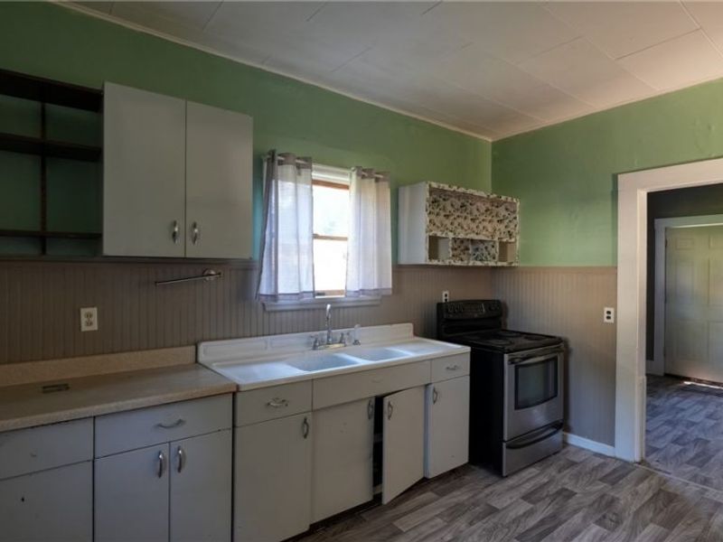 2249 Bishard Avenue, Cambridge, OH 43725 Photo 6