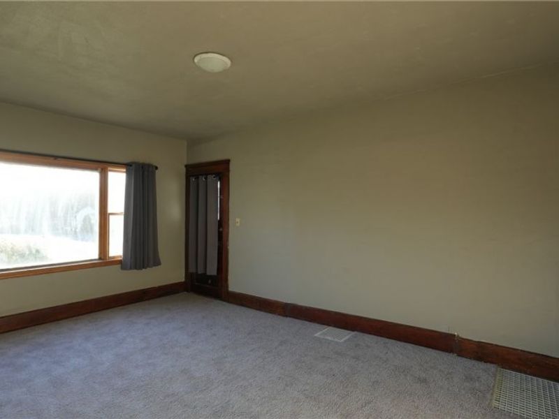 2249 Bishard Avenue, Cambridge, OH 43725 Photo 8