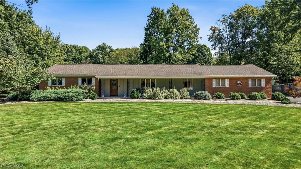241 Cricket Lane, Cortland, OH 44410 Main Photo