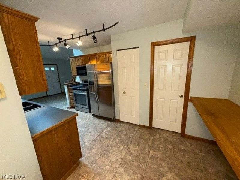 691 S Point Trail, Berea, OH 44017 Photo 9