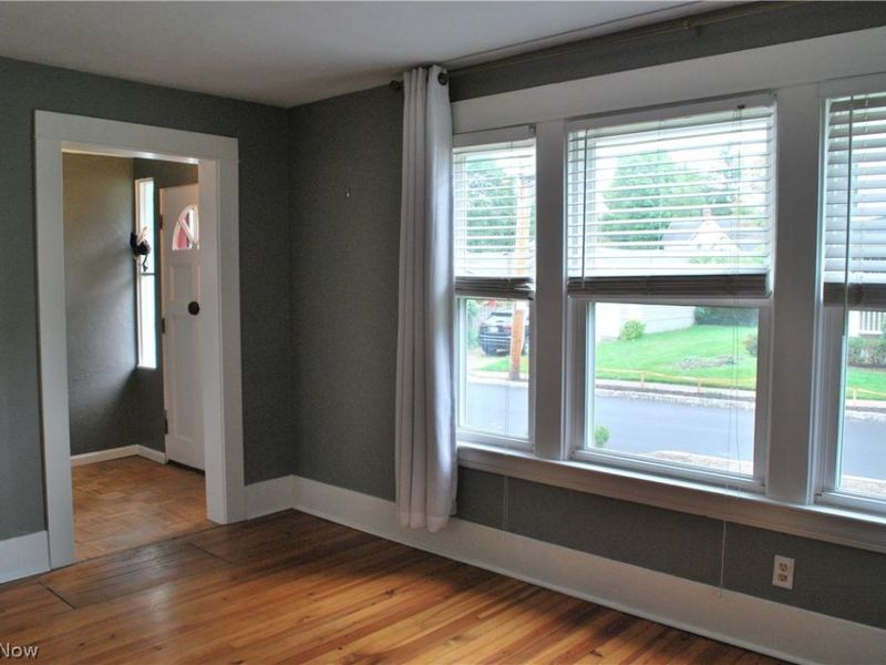 98 Elm Court, Chagrin Falls, OH 44022 Photo 2