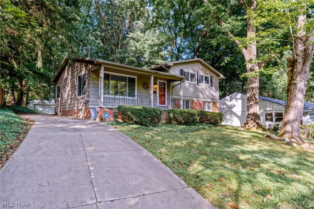 645 Mentor Road, Akron, OH 44303 Main Photo