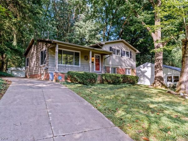 645 Mentor Road , Akron, OH 44303