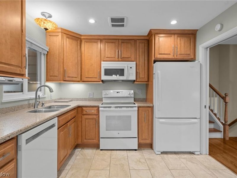 645 Mentor Road, Akron, OH 44303 Photo 13