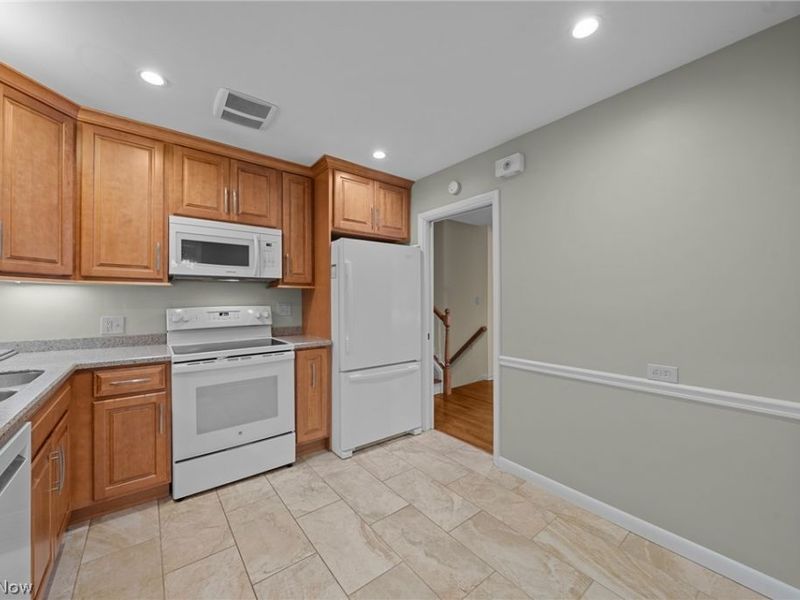 645 Mentor Road, Akron, OH 44303 Photo 14