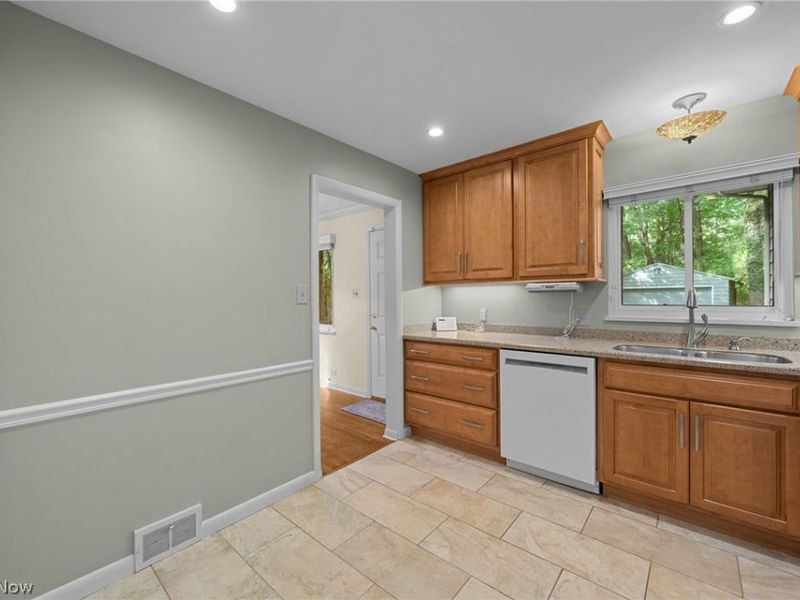 645 Mentor Road, Akron, OH 44303 Photo 16