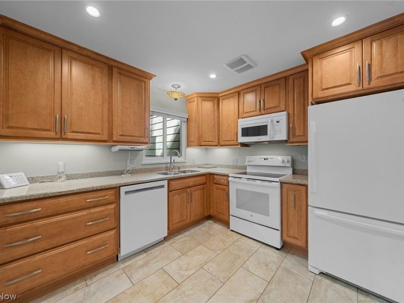 645 Mentor Road, Akron, OH 44303 Photo 17