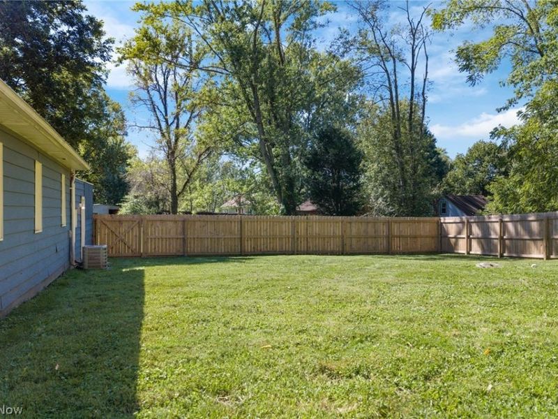 2160 Plymouth Drive, Uniontown, OH 44685 Photo 26