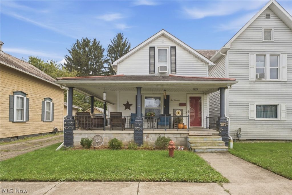 214 Front Avenue Se, New Philadelphia, OH 44663 Main Photo