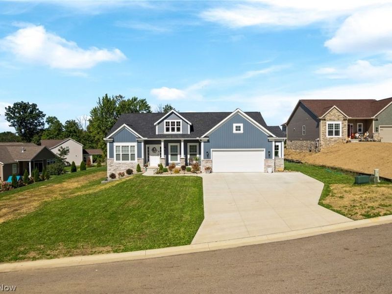 2487 Ledgestone Drive NW, Uniontown, OH 44685 Photo 2
