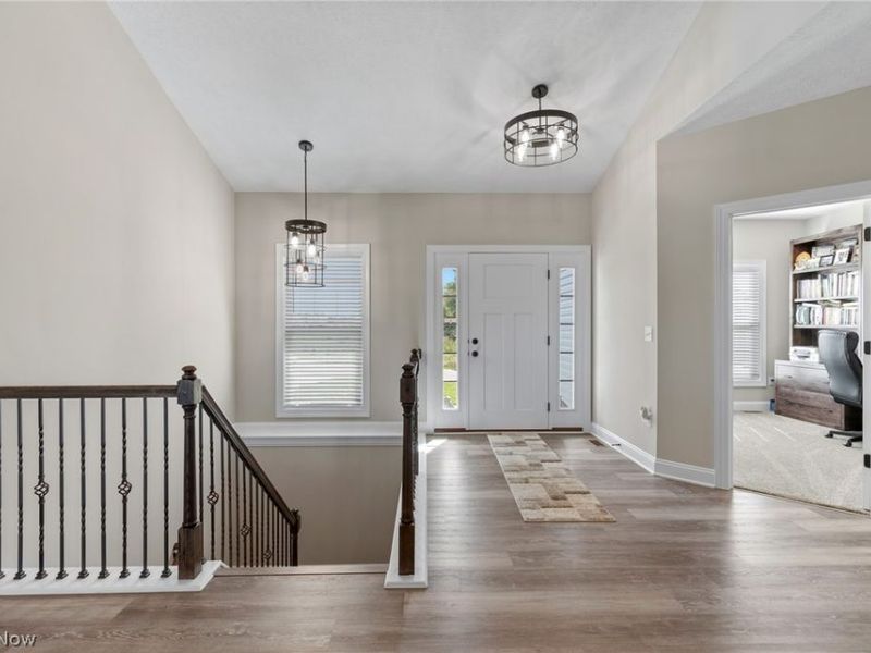 2487 Ledgestone Drive NW, Uniontown, OH 44685 Photo 3