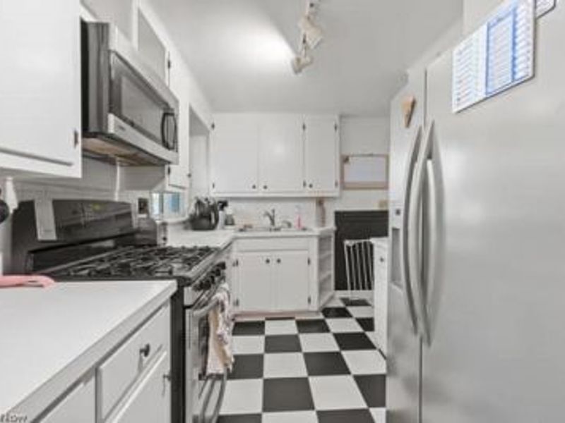 437 Bicksler Drive , Wadsworth, OH 44281 Photo 3