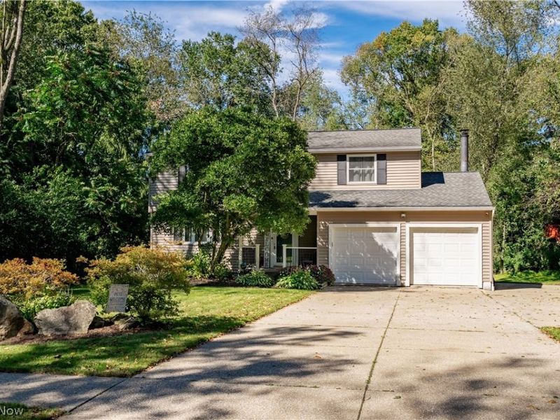80 Merle Boulevard, Munroe Falls, OH 44262 Photo 3