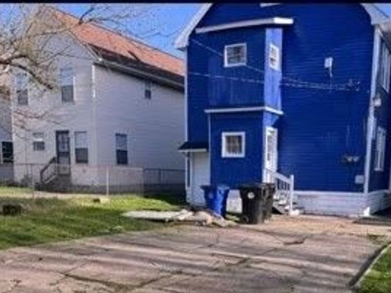 9813 Manor Avenue, Cleveland, OH 44104 Photo 3