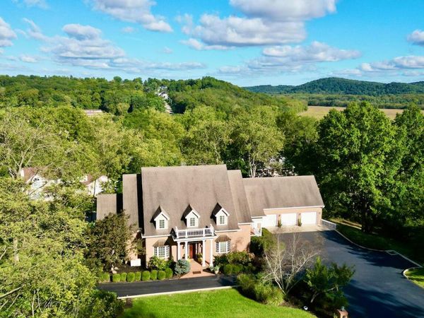 2 Watch Hill Drive , Chillicothe, OH 45601