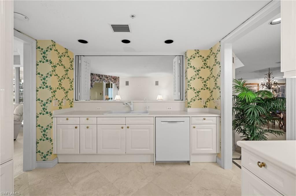4021 Gulf Shore Blvd N, Unit 1204, Naples, FL 34103 Photo