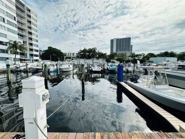1700 NW N River Dr , Miami, FL 33125
