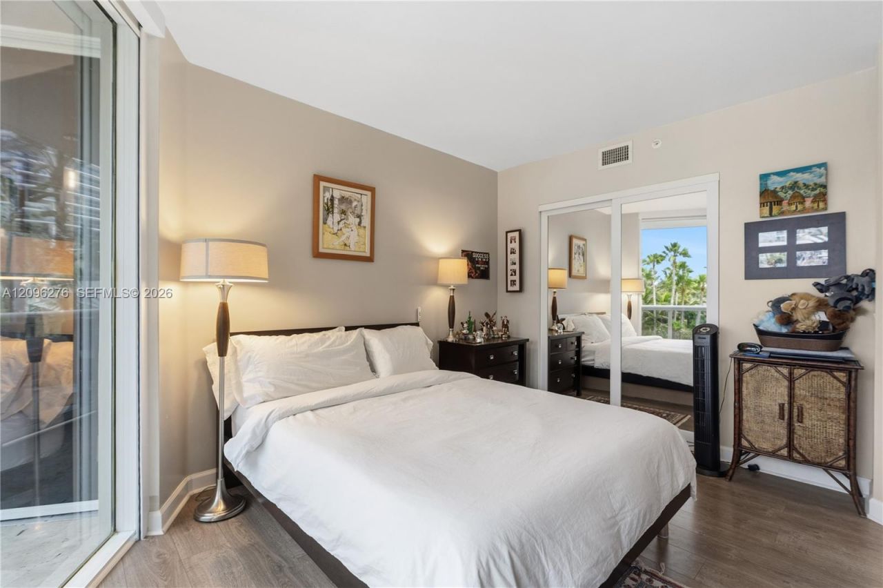 17555 Collins Ave, Unit 308, Sunny Isles Beach, FL 33160 Photo