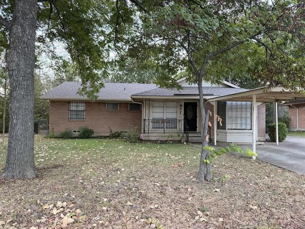 924 Monterey Drive , Denton, TX 76209