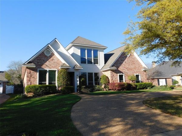 204 Summertree Court , Bossier City, LA 71111