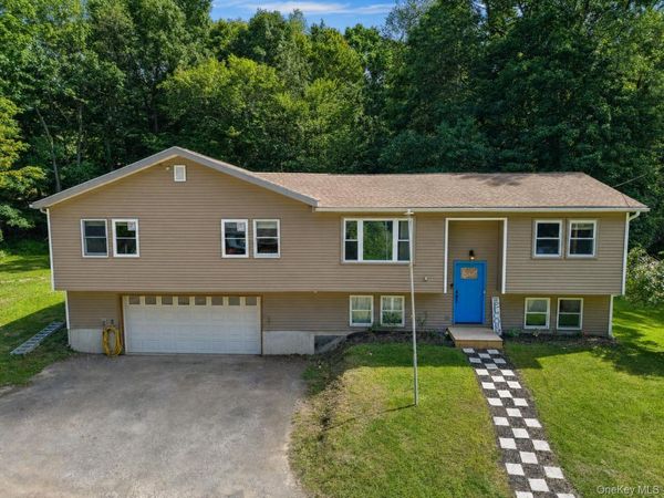 22 Hill View Road, New Windsor, NY 12553