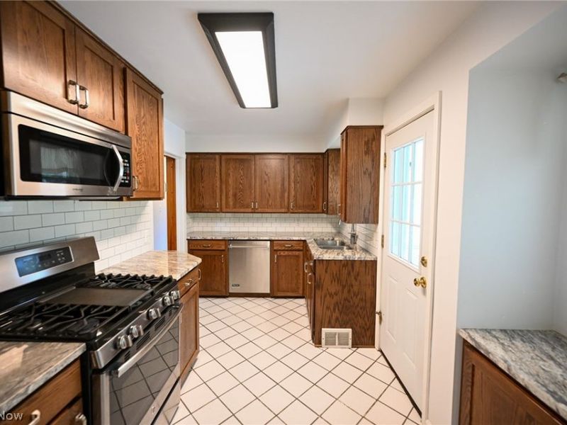 1313 Richmond Road, Lyndhurst, OH 44124 Photo 10