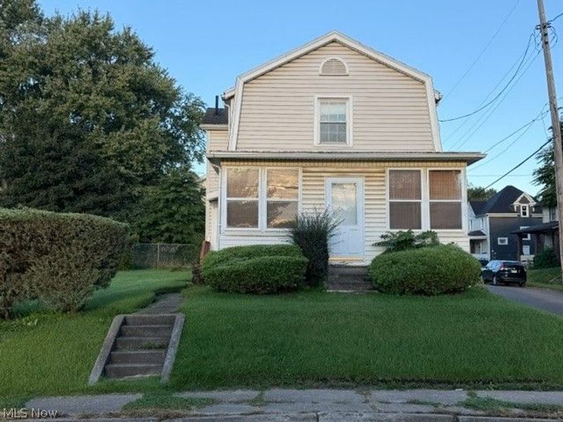 1547 Maple Avenue NE, Canton, OH 44705 Photo 2