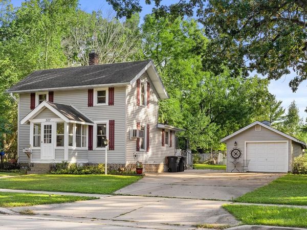 307 Lincoln AVENUE, Mukwonago, WI 53149