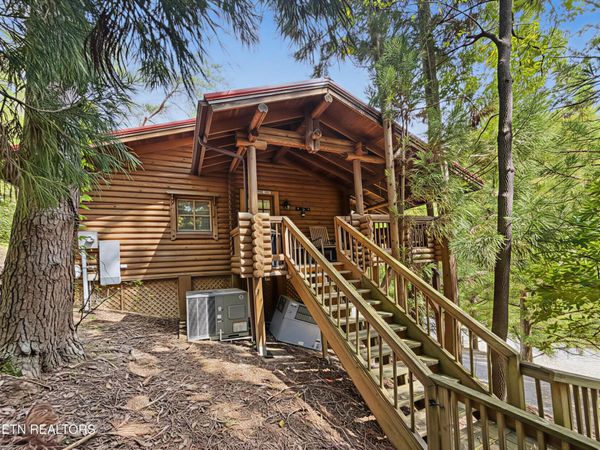 165 N Smoky Mountain Way , Sevierville, TN 37876