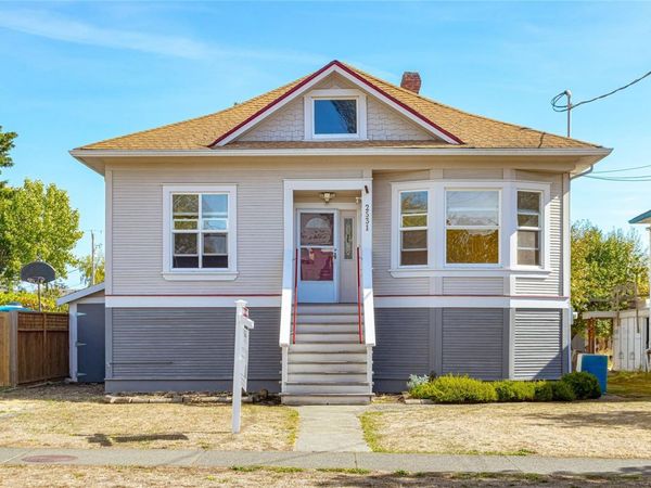 2531 Fernwood Rd , Victoria, BC V8T 2Z8