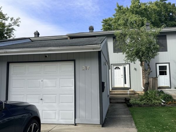 219 Pinewood Lane , Bloomingdale, IL 60108