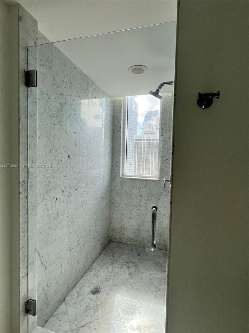 253 NE 2nd St , Unit 2508, Miami, FL 33132 Photo